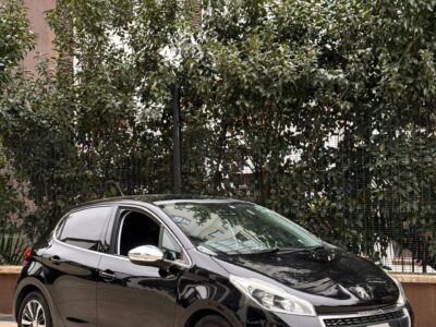 2017 PEUGEOT 208 WITH MOONROOF!!!