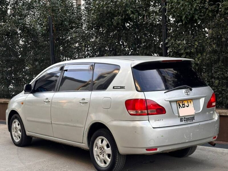 2003 TOYOTA IPSUM KSh 530,000