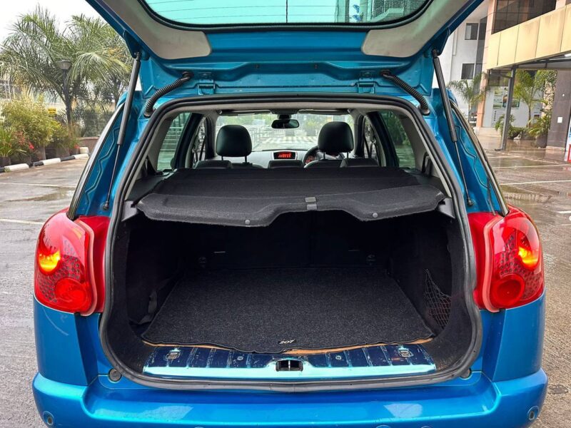 PEUGEOT 208 WITH MOONROOF