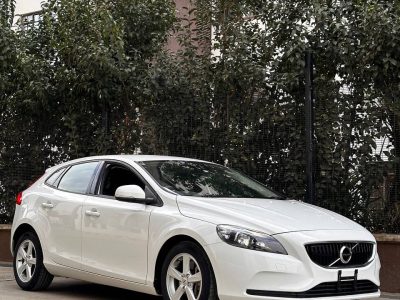 VOLVO V40 KSh 1,970,000