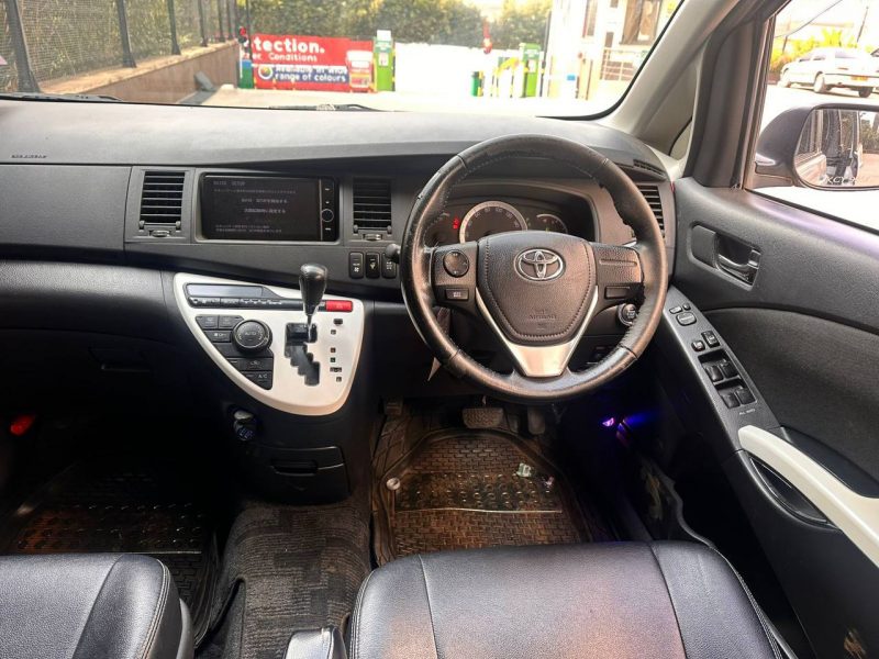 2013 TOYOTA ISIS PLATANA KSh 970,000