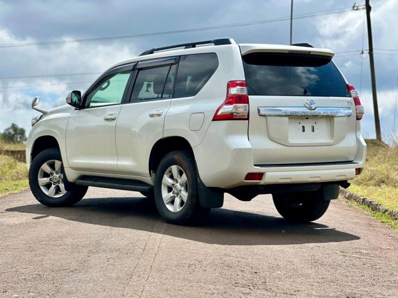 NEW 2016/10 LANDCRUISER PRADO (unregistered) KSh 6,550,000