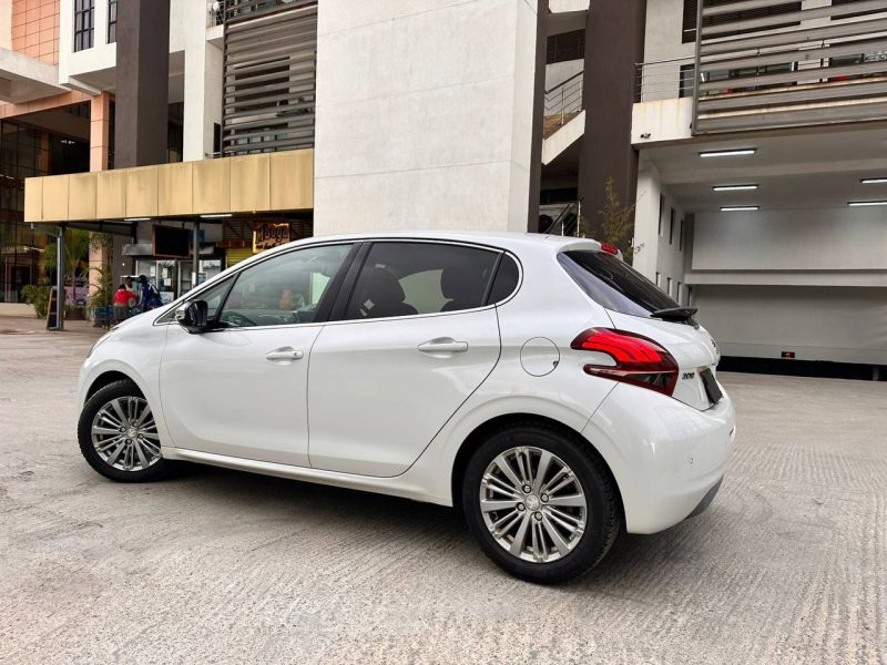 2017 PEUGEOT 208 KSh 1,270,000