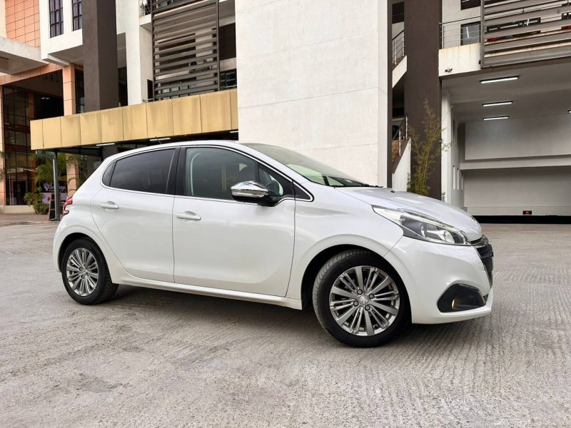 2017 PEUGEOT 208 KSh 1,270,000