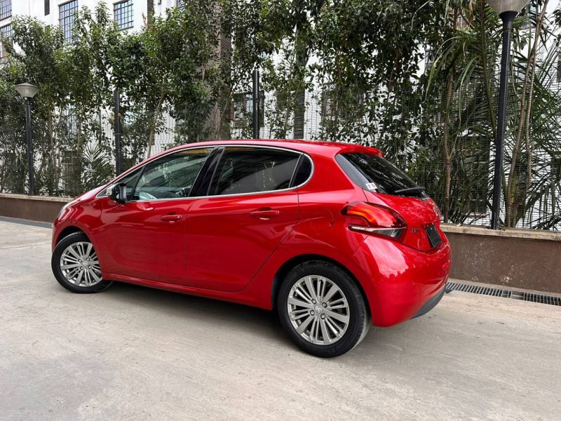 2017 PEUGEOT 208 KSh 1,270,000