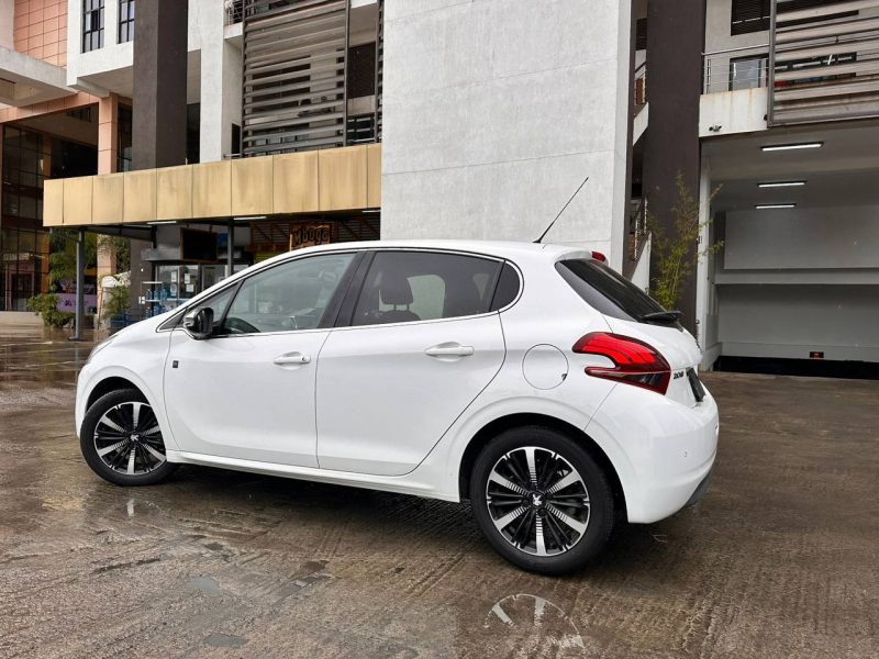 2018 PEUGEOT 208 KSh 1,270,000