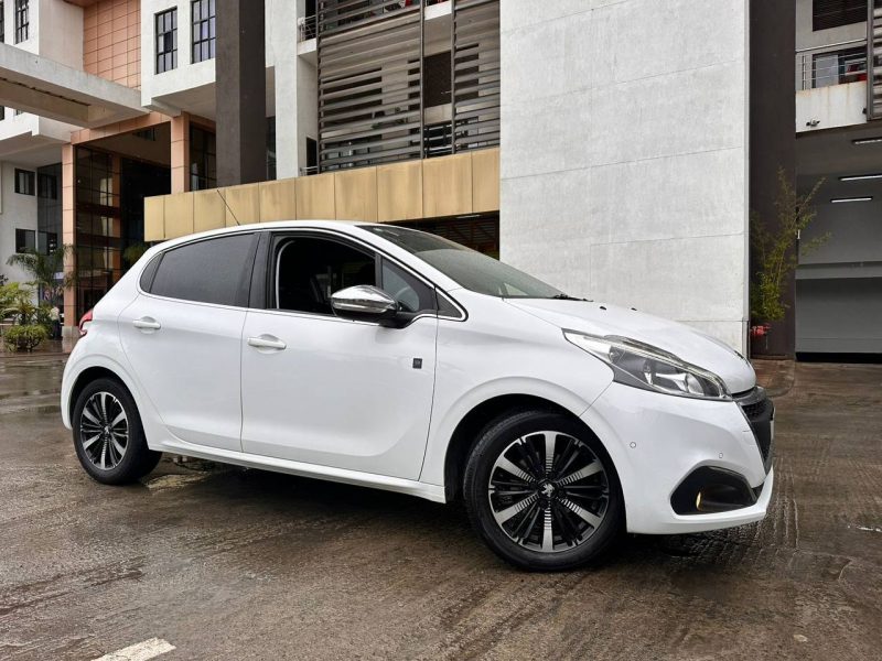 2018 PEUGEOT 208 KSh 1,270,000