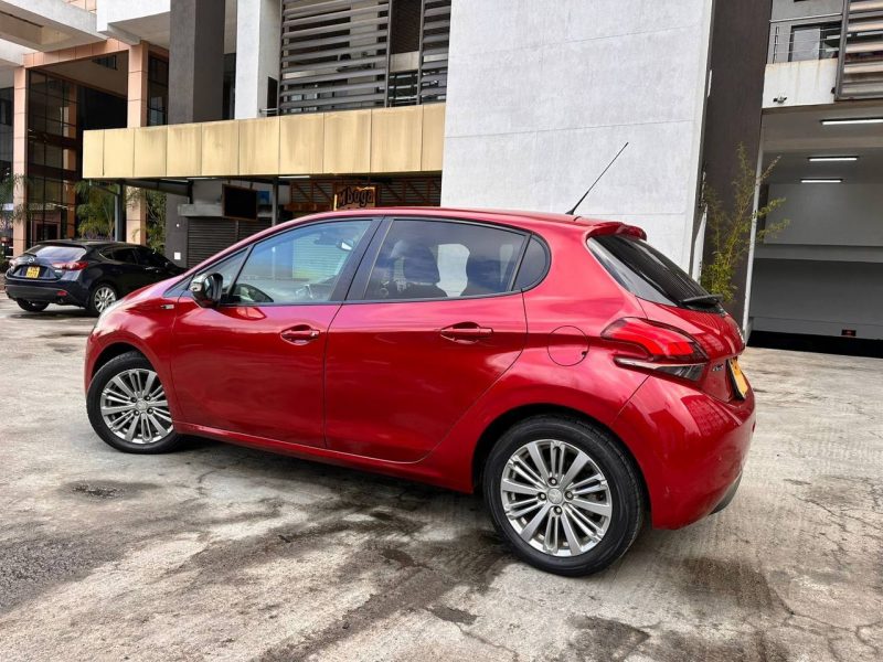 2016 PEUGEOT 208 KSh 970,000