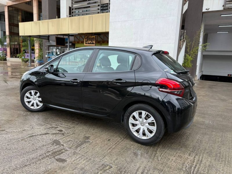 2017 PEUGEOT 208 KSh 1,270,000