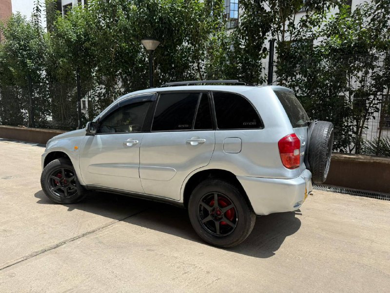 TOYOTA RAV4 4WD KSh 620,000