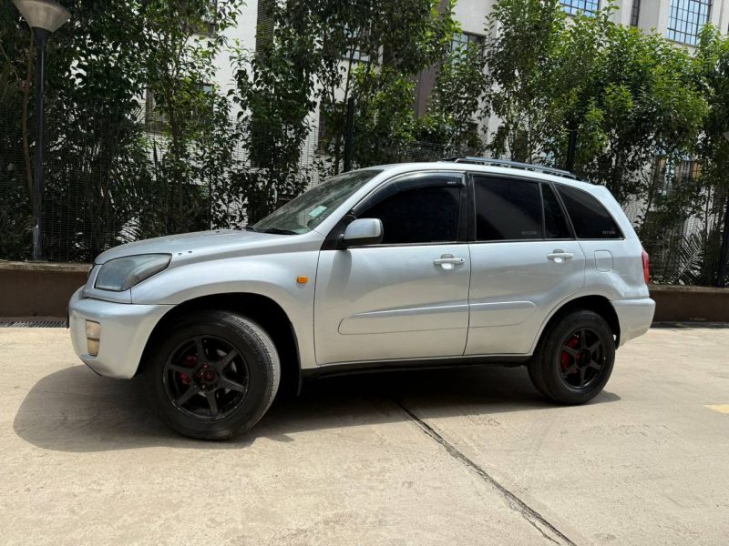 TOYOTA RAV4 4WD KSh 620,000