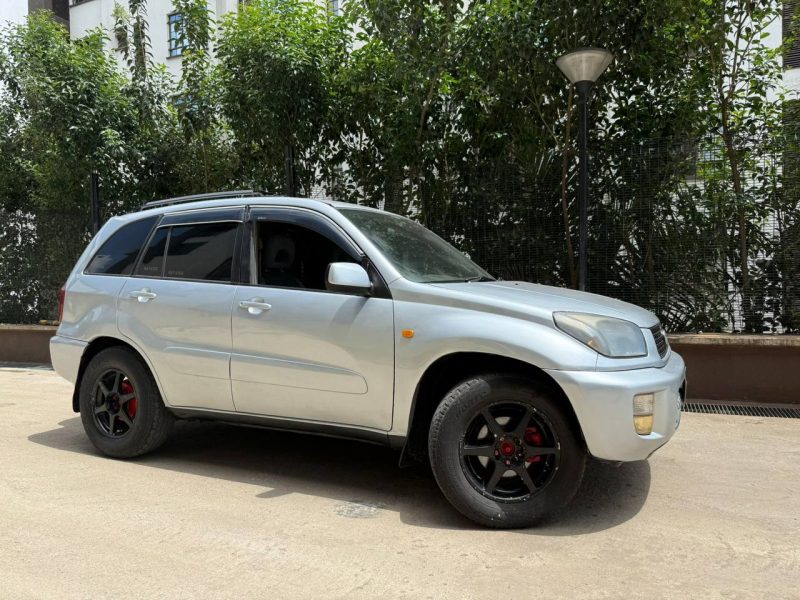 TOYOTA RAV4 4WD KSh 620,000