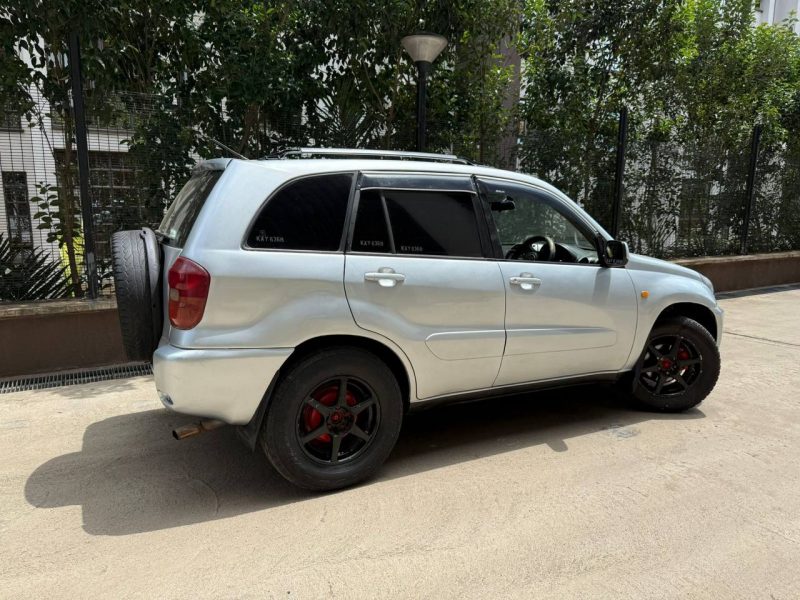 TOYOTA RAV4 4WD KSh 620,000