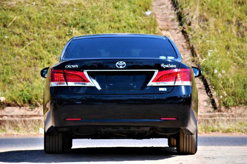 2017 TOYOTA CROWN ROYAL SALOON HYBRID KSh 2,850,000