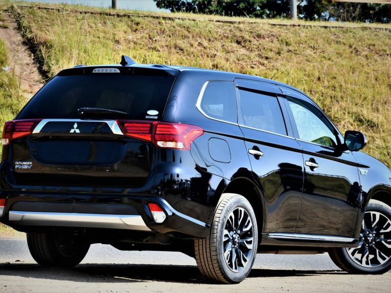 2017 MITSUBISHI OUTLANDER PHEV KSh 3,499,000