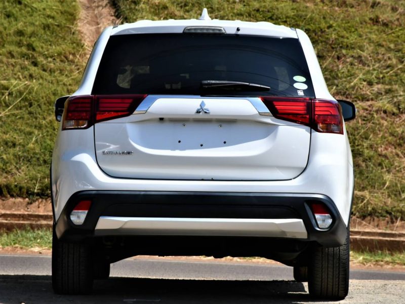 2017 MITSUBISHI OUTLANDER 7 SEATS KSh 3,170,000