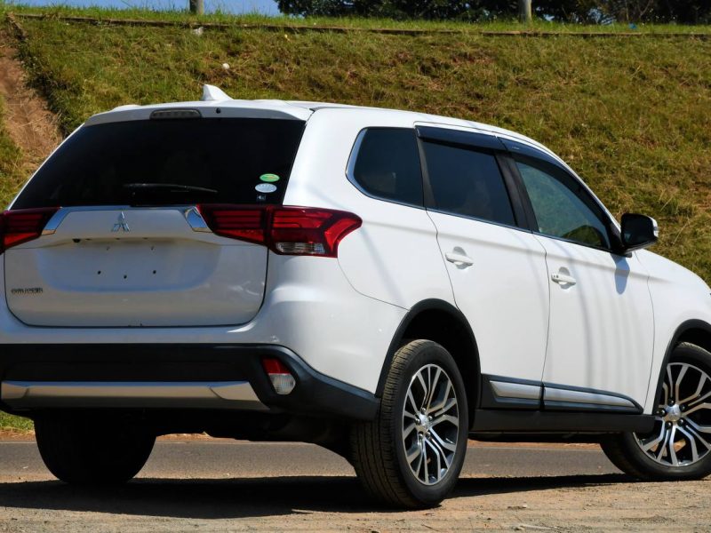 2017 MITSUBISHI OUTLANDER 7 SEATS KSh 3,170,000