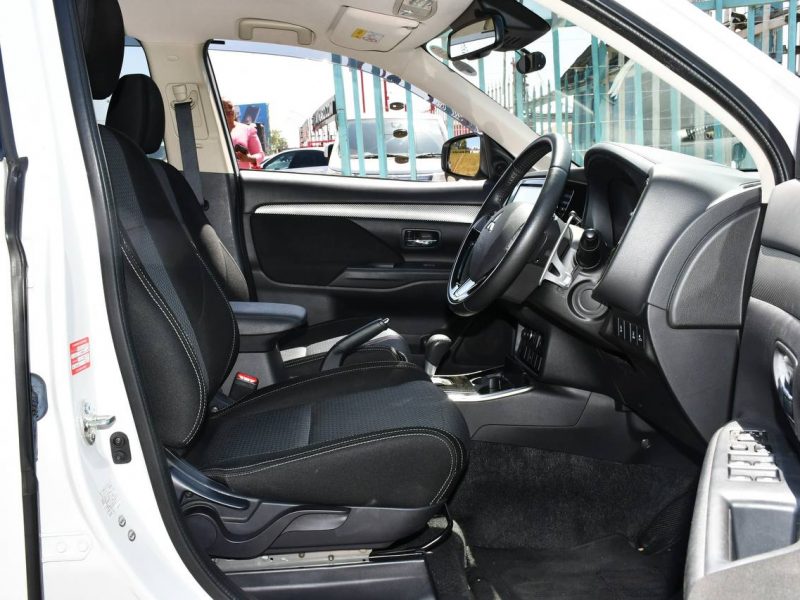 2017 MITSUBISHI OUTLANDER 7 SEATS KSh 3,170,000