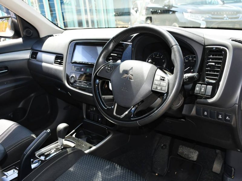 2017 MITSUBISHI OUTLANDER 7 SEATS KSh 3,170,000