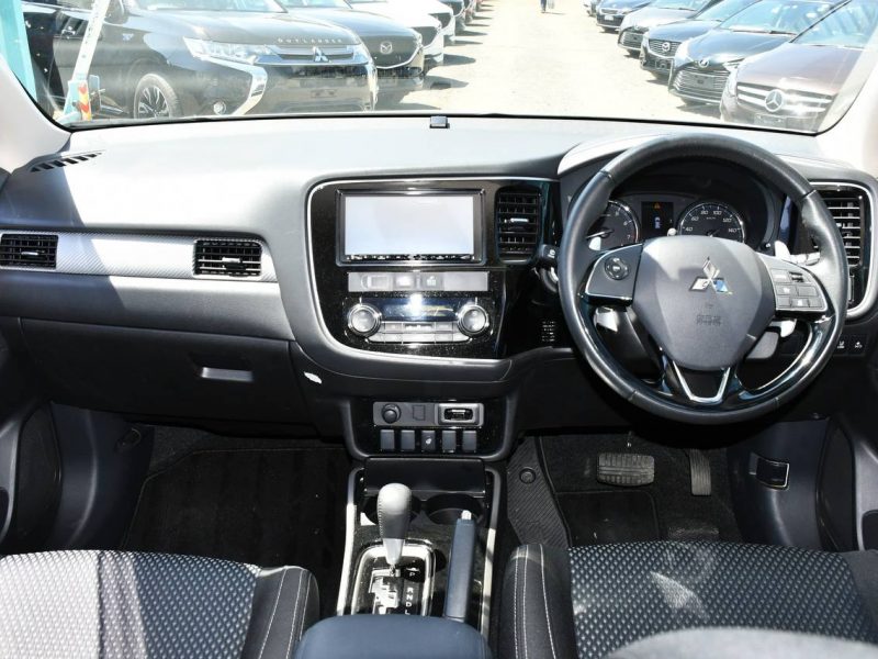 2017 MITSUBISHI OUTLANDER 7 SEATS KSh 3,170,000