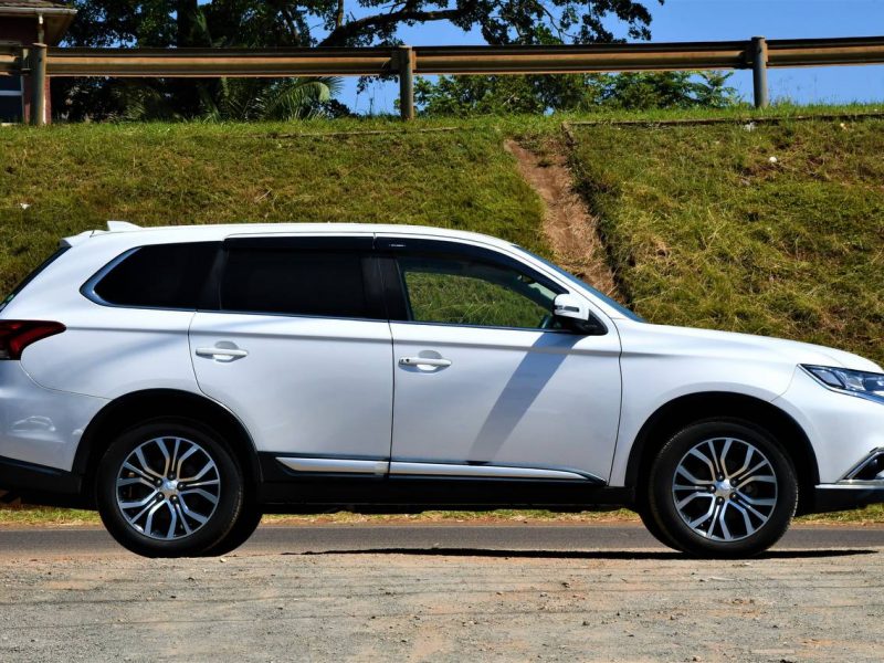 2017 MITSUBISHI OUTLANDER 7 SEATS KSh 3,170,000