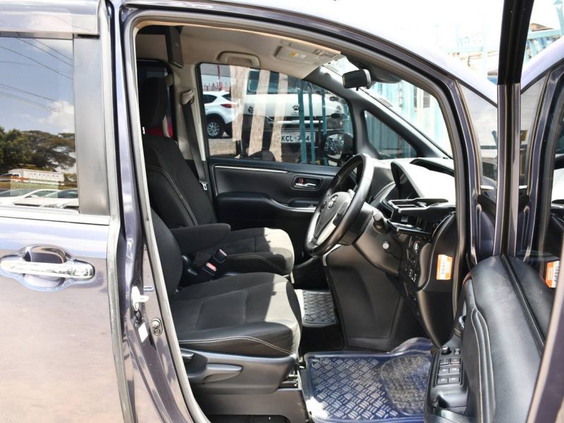 2016 TOYOTA ESQUIRE KSh 1,999,999