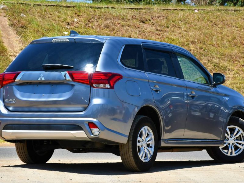 2017 MITSUBISHI OUTLANDER -PHEV KSh 3,070,000