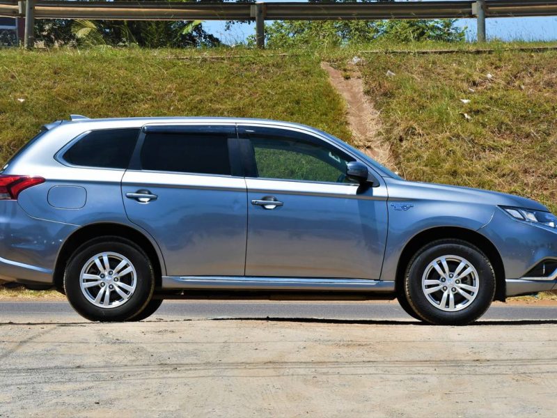 2017 MITSUBISHI OUTLANDER -PHEV KSh 3,070,000