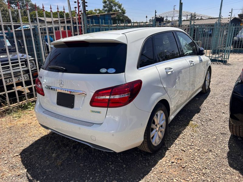 2017 MERCEDES BENZ B180 KSh 2,190,000