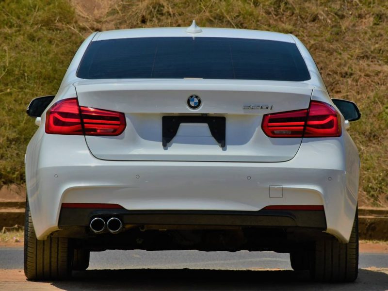 2017 BMW 320i KSh 3,550,000