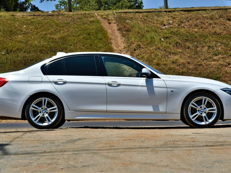 2017 BMW 320i KSh 3,550,000