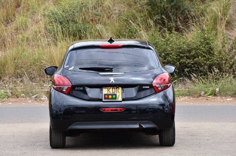 2017 PEUGEOT 208 IN GREAT CONDITION