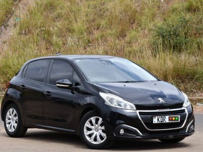 2017 PEUGEOT 208 IN GREAT CONDITION