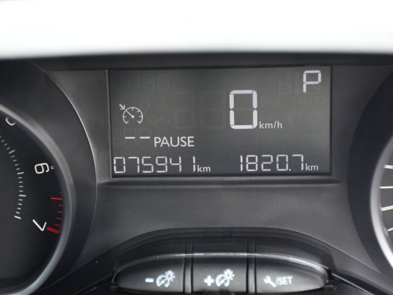 2017 PEUGEOT 208 IN GREAT CONDITION