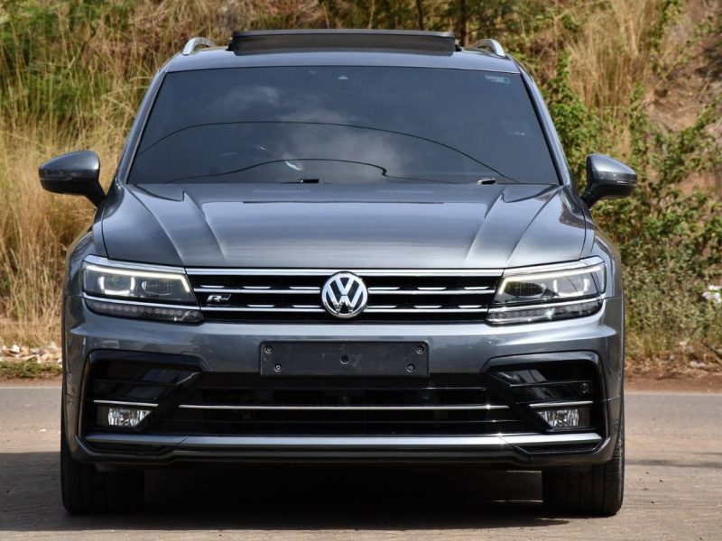 2018 VOLKSWAGEN TIGUAN R-LINE WITH SUNROOF