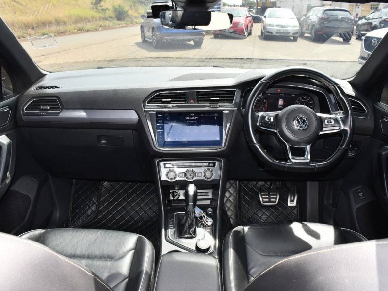 2018 VOLKSWAGEN TIGUAN R-LINE WITH SUNROOF