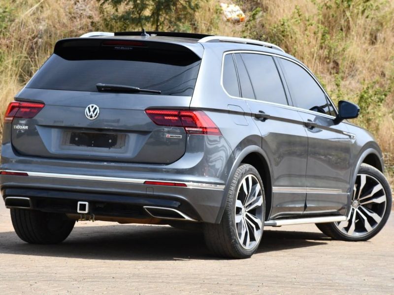 2018 VOLKSWAGEN TIGUAN R-LINE WITH SUNROOF