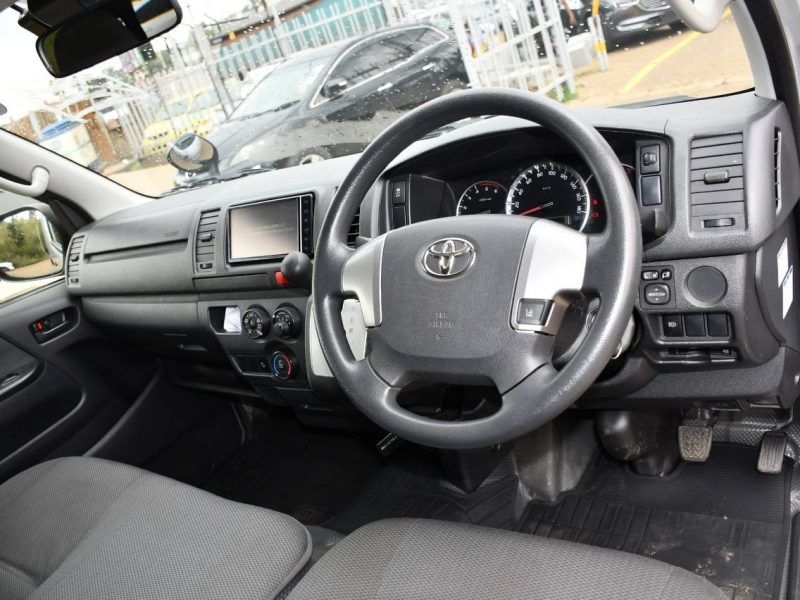 2019 TOYOTA HIACE DIESEL 2.8L