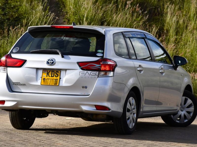 2018 TOYOTA FIELDER HYBRID 56,000 Kms
