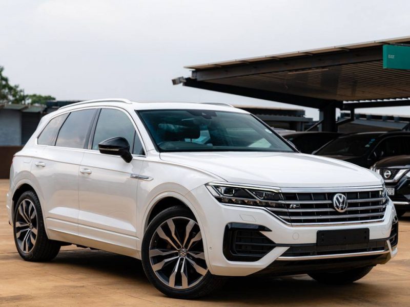 2019 VOLKSWAGEN TOUAREG R-LINE WITH SUNROOF!!!