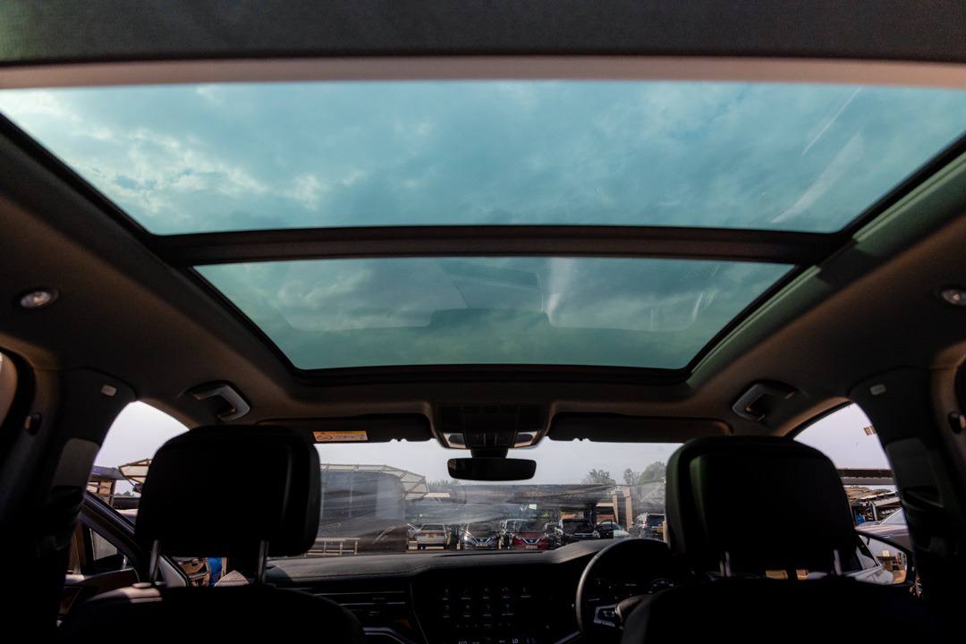 2019 VOLKSWAGEN TOUAREG R-LINE WITH SUNROOF!!!
