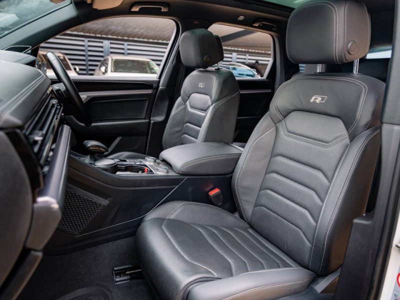 2019 VOLKSWAGEN TOUAREG R-LINE WITH SUNROOF!!!