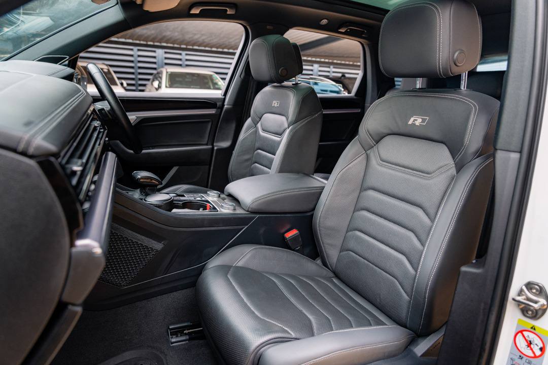 2019 VOLKSWAGEN TOUAREG R-LINE WITH SUNROOF!!!