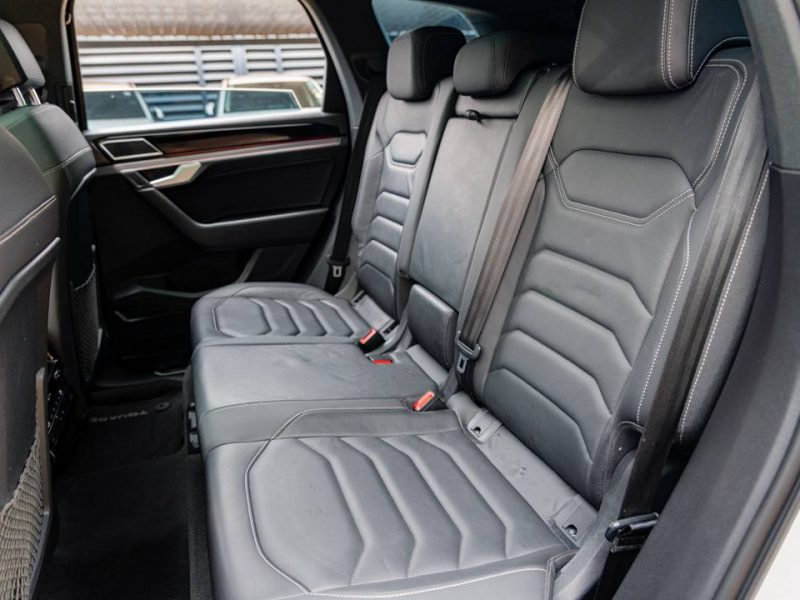 2019 VOLKSWAGEN TOUAREG R-LINE WITH SUNROOF!!!