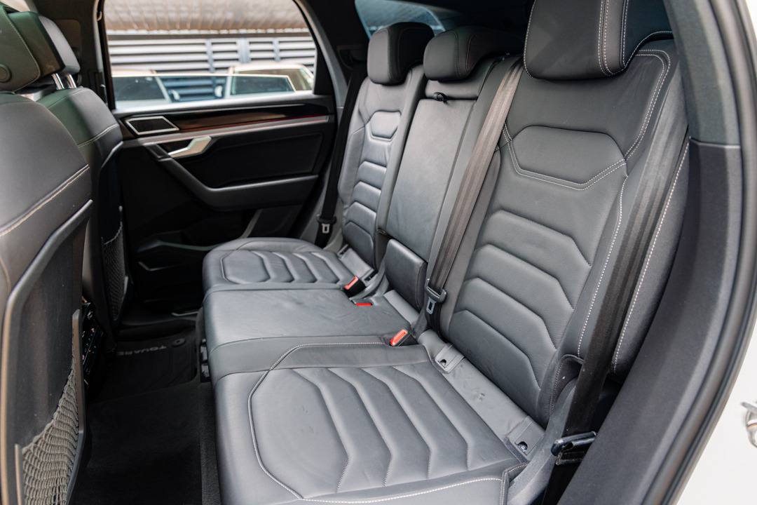 2019 VOLKSWAGEN TOUAREG R-LINE WITH SUNROOF!!!