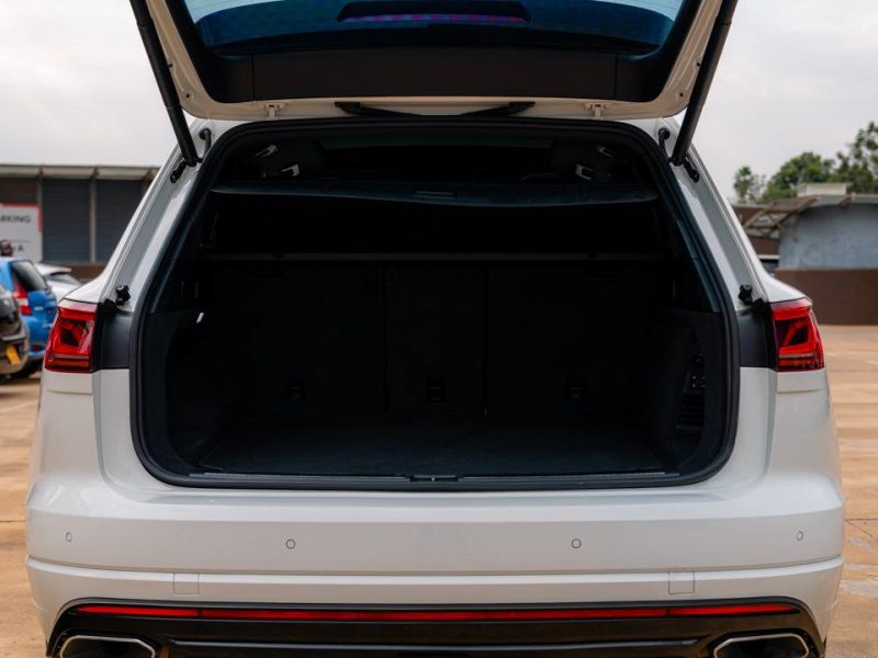 2019 VOLKSWAGEN TOUAREG R-LINE WITH SUNROOF!!!