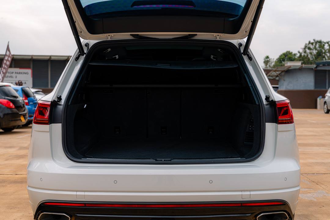 2019 VOLKSWAGEN TOUAREG R-LINE WITH SUNROOF!!!