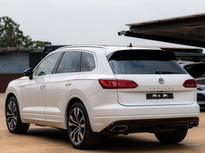 2019 VOLKSWAGEN TOUAREG R-LINE WITH SUNROOF!!!