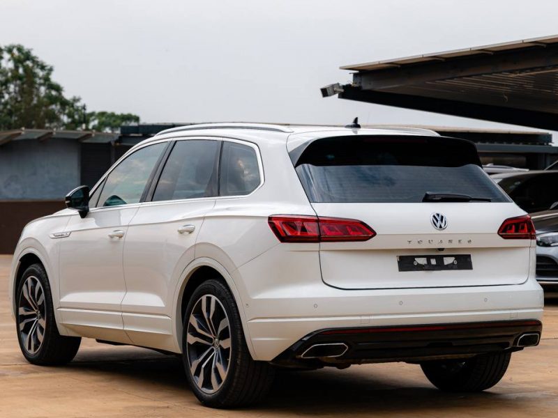2019 VOLKSWAGEN TOUAREG R-LINE WITH SUNROOF!!!