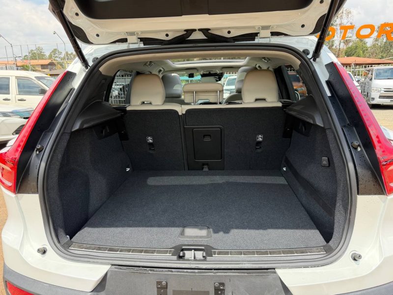2020 VOLVO XC40 PHEV T5 INSCRIPTION !!!